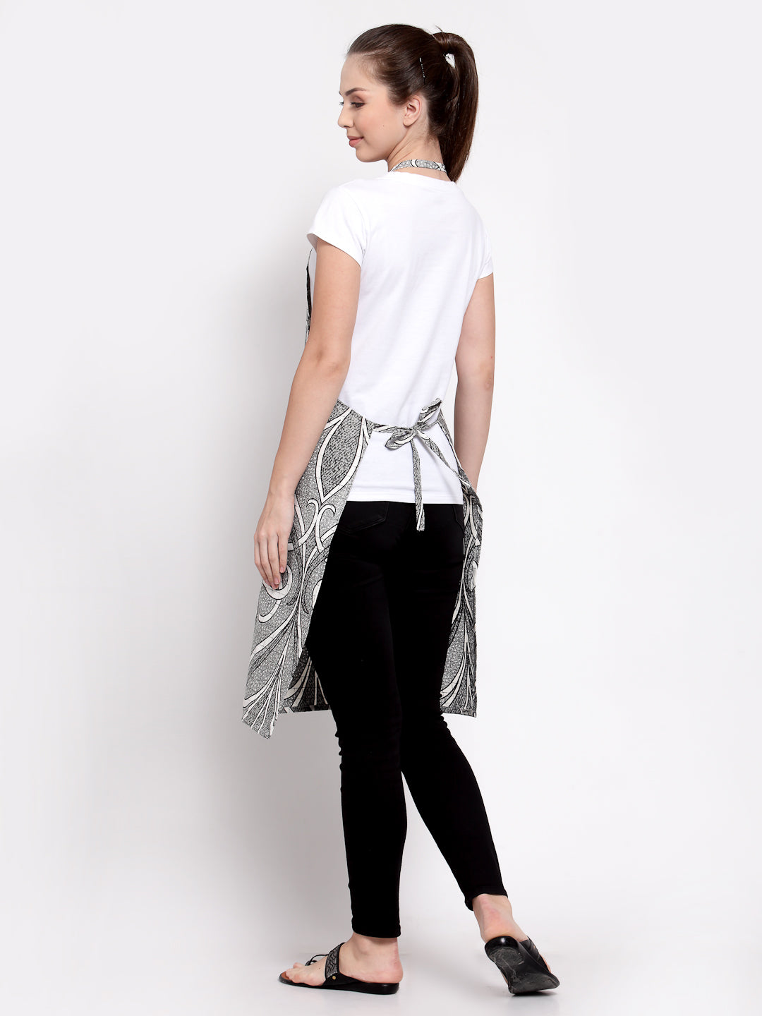 Arrabi Grey Leaf Cotton Blend Apron With 2 Patch Pocket (85 x 70 cm)