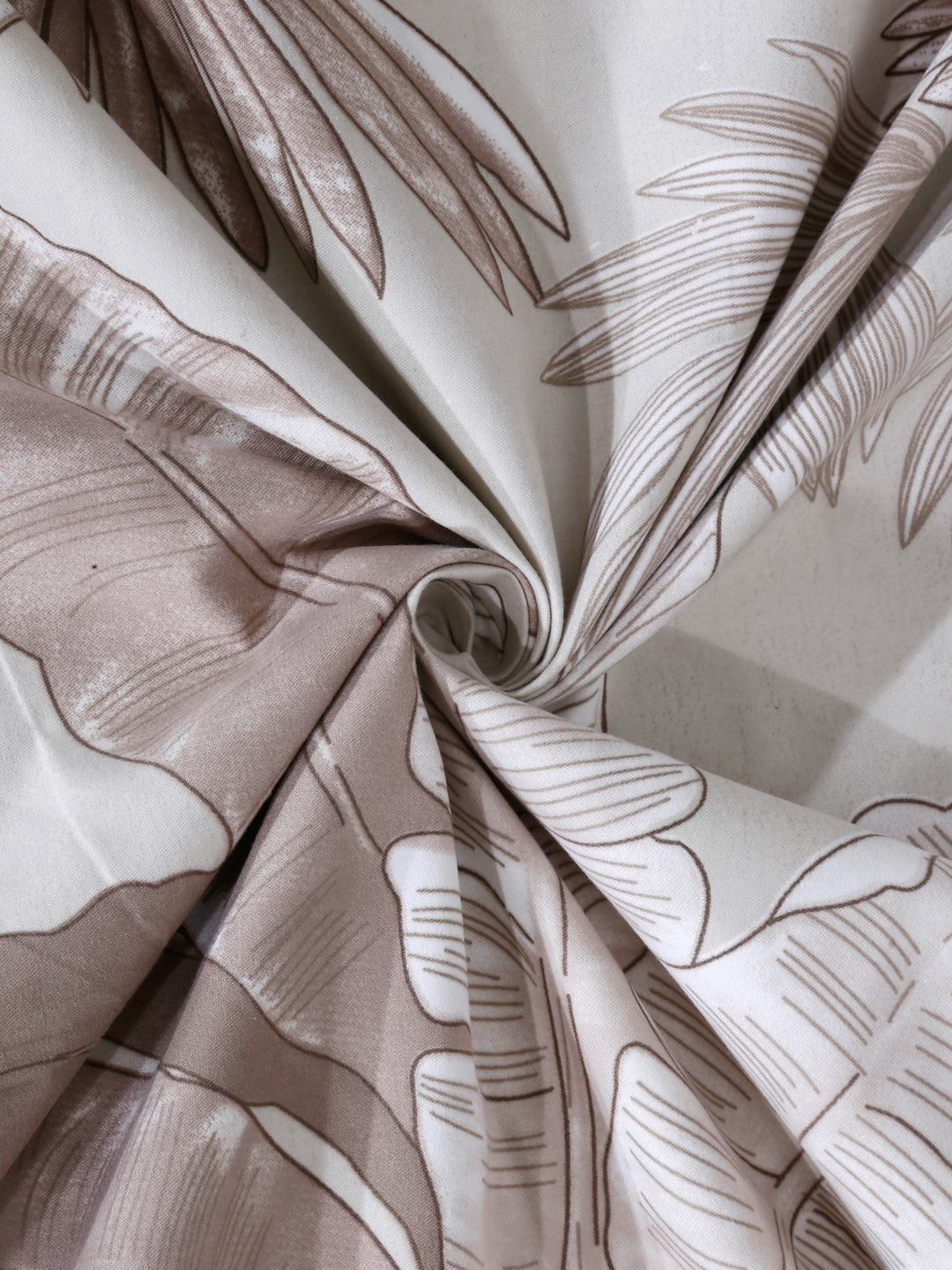 Arrabi Brown Leaf TC Cotton Blend Super King Size Bedsheet with 2 Pillow Covers (270 X 260 cm)