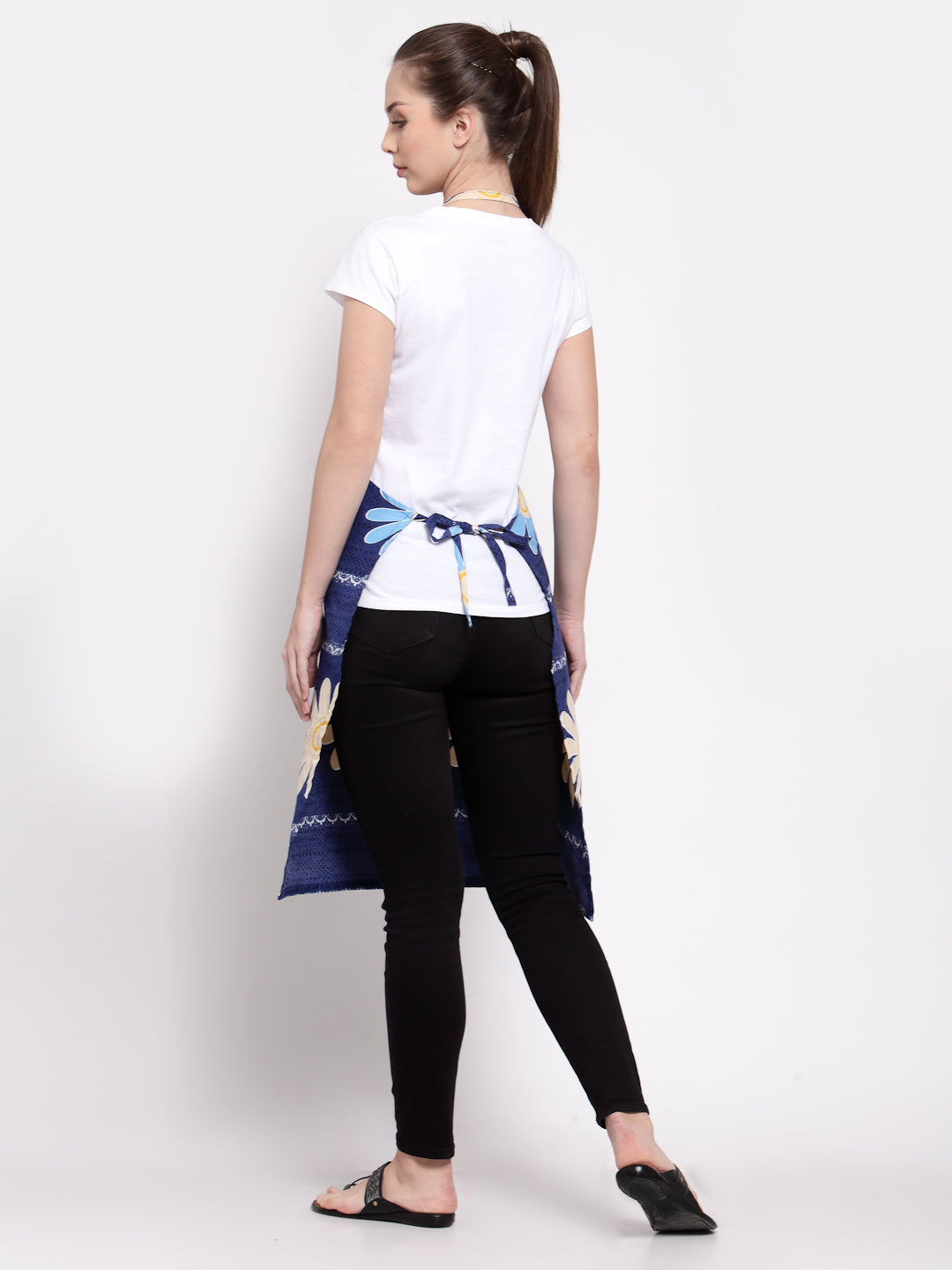 Arrabi Blue Floral Cotton Blend Apron With 2 Patch Pocket (85 x 70 cm)