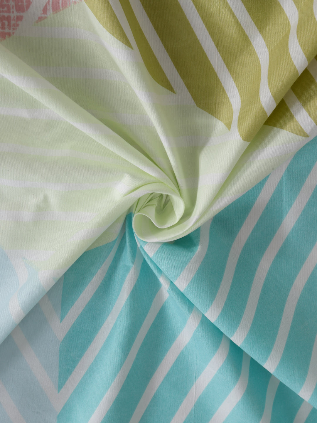 Arrabi Multi Geometric TC Cotton Blend King Size Fitted Bedsheet with 2 Pillow Covers(250 X 215 Cm )
