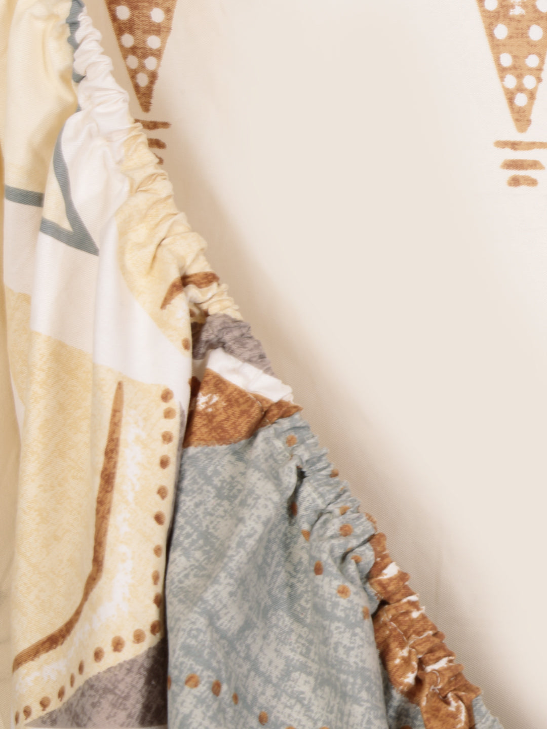 Arrabi Multi Geometric TC Cotton Blend Double King Size Fitted Bedsheet with 2 Pillow Covers (260 X 260 cm)