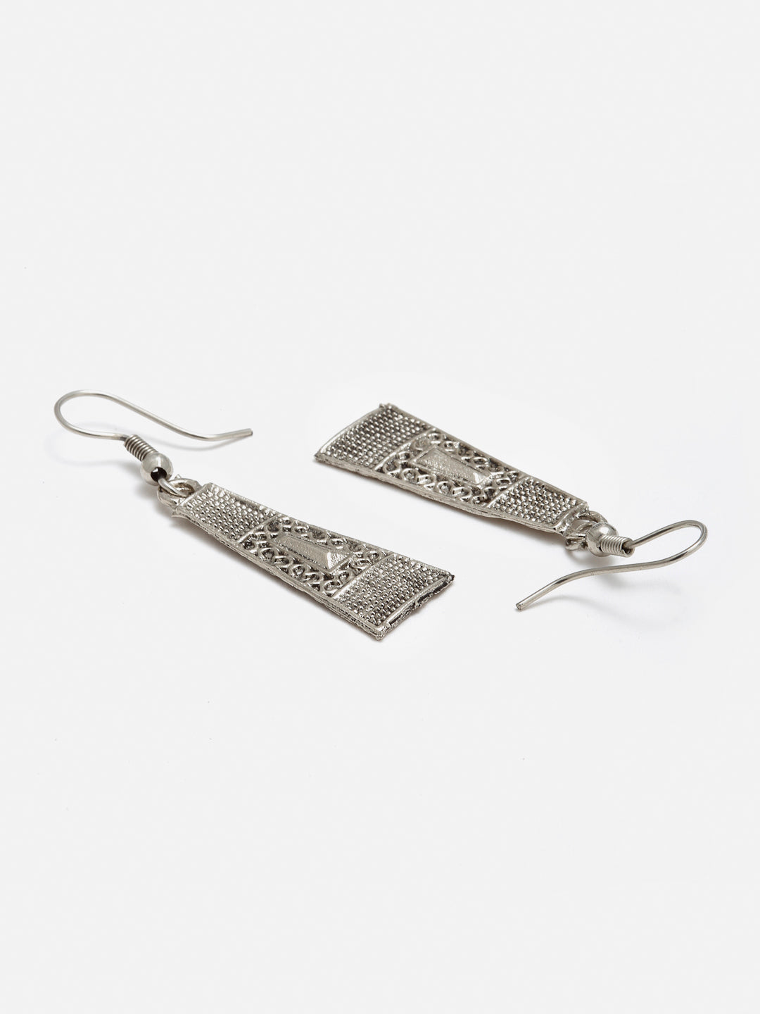 Arrabi Metallic Oxidised Jewellery Set with 2 Earrings (40 cm)