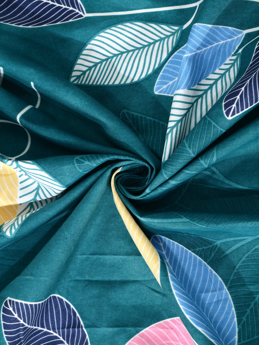 Arrabi Green Leaf TC Cotton Blend Super King Size Bedsheet with 2 Pillow Covers (270 X 260 cm)