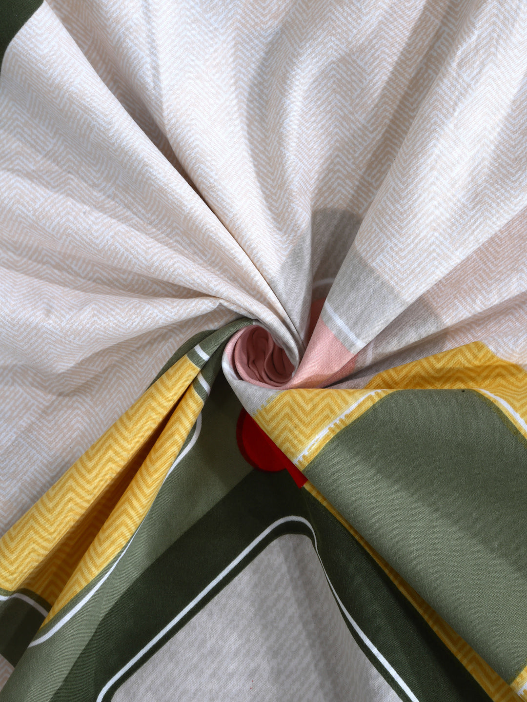Arrabi Peach Geometric TC Cotton Blend Super King Size Fitted Bedsheet with 2 Pillow Covers(270 X 260 Cm )