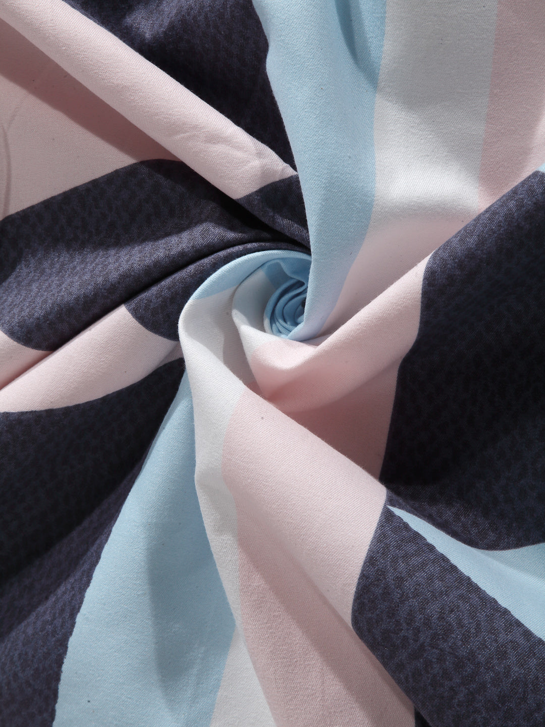 Arrabi Multi Geometric TC Cotton Blend King Size Bedsheet with 2 Pillow Covers (250 X 215 cm)