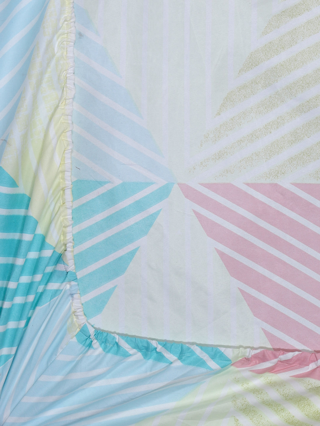 Arrabi Multi Geometric TC Cotton Blend King Size Fitted Bedsheet with 2 Pillow Covers(250 X 215 Cm )