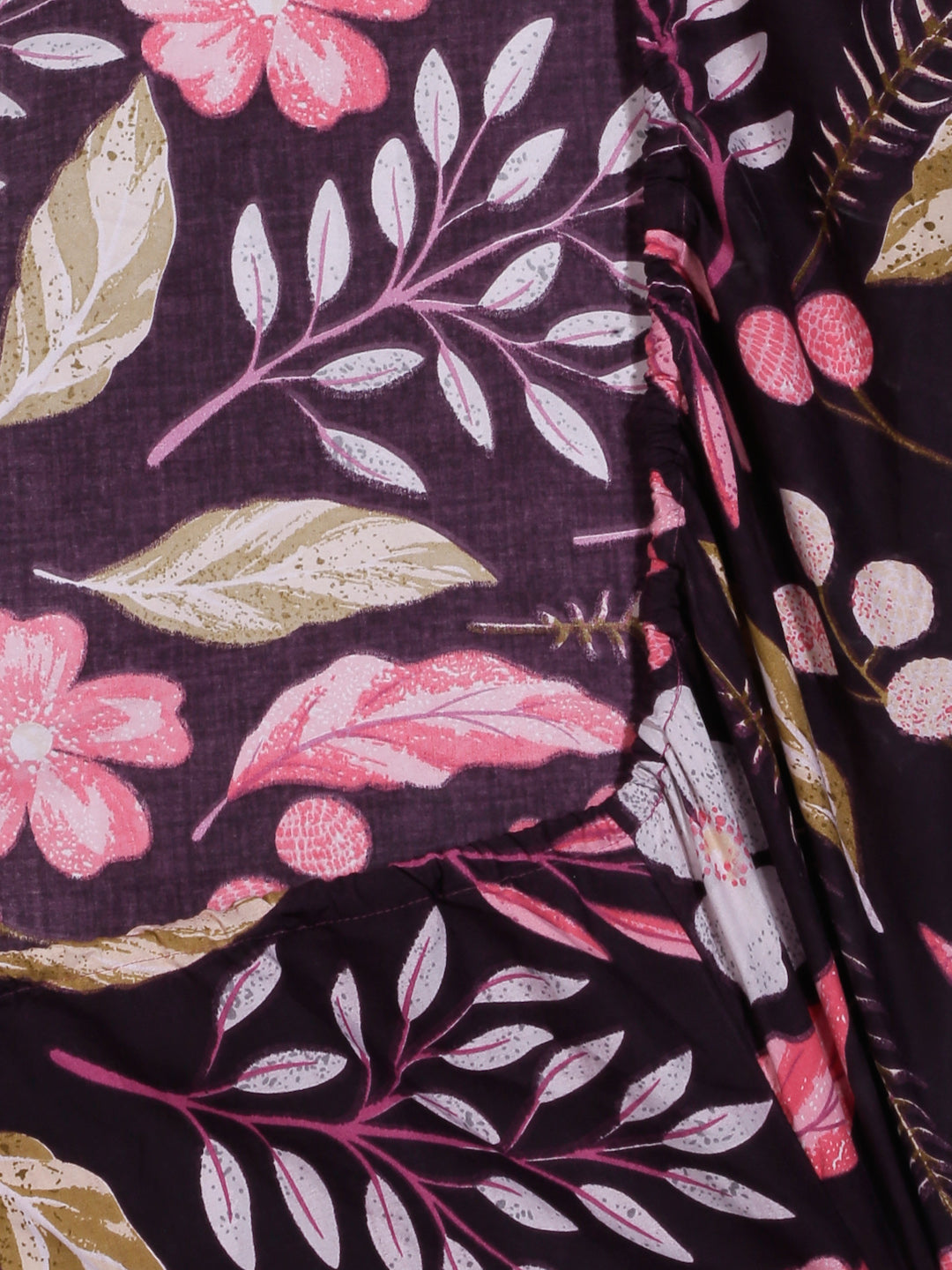 Arrabi Multi Floral TC Cotton Blend King Size Fitted Bedsheet with 2 Pillow Covers(250 X 215 Cm )