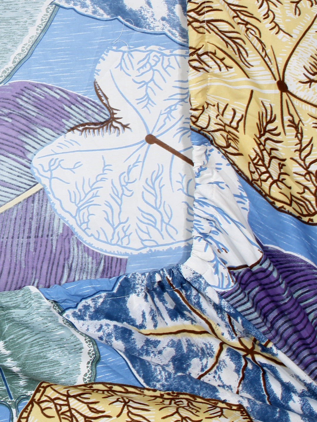 Arrabi Blue Leaf TC Cotton Blend Super King Size Fitted Bedsheet with 2 Pillow Covers(270 X 260 Cm )