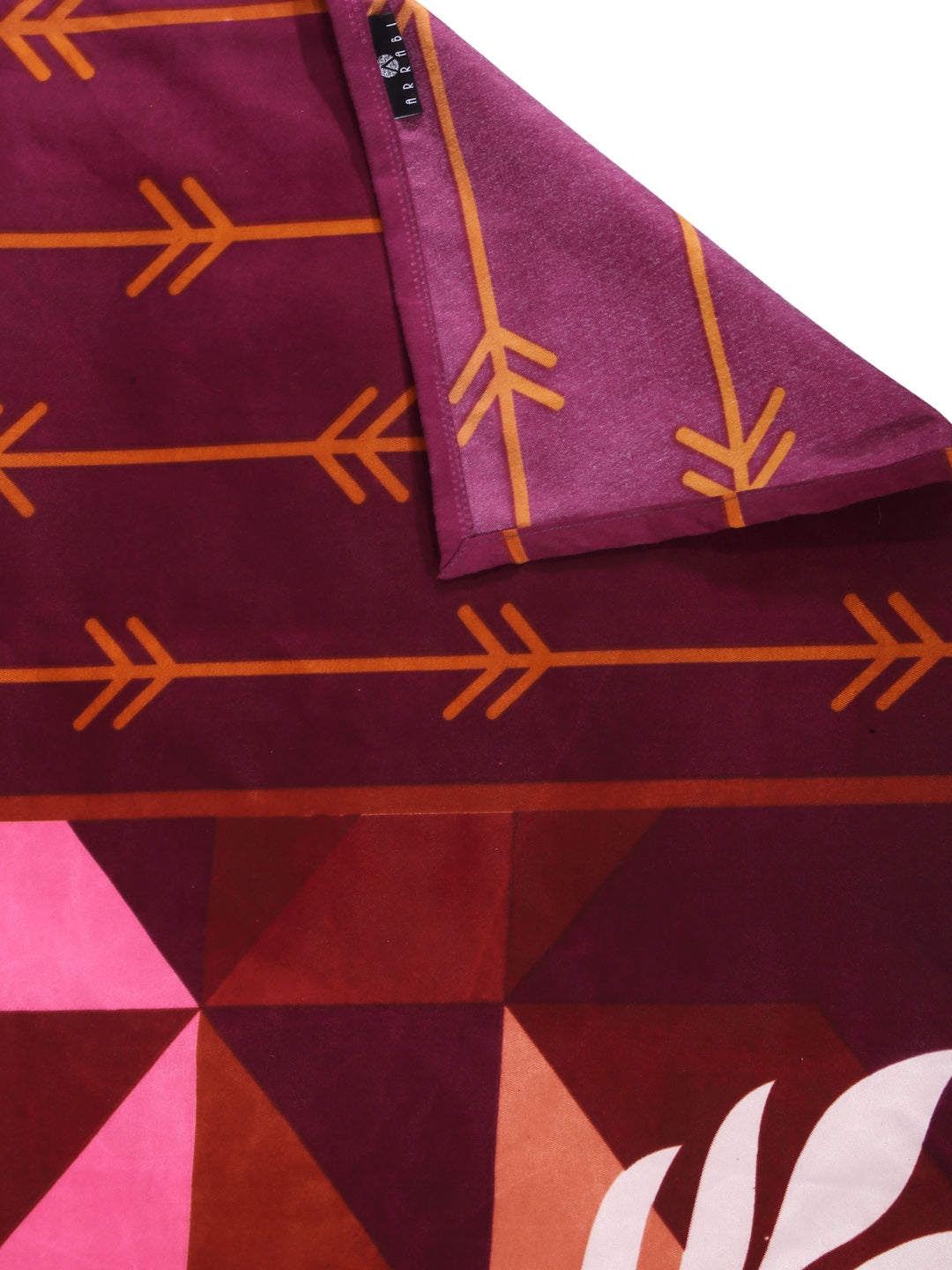 Arrabi Multi Geometric TC Cotton Blend King Size Bedsheet with 2 Pillow Covers (250 X 215 cm)