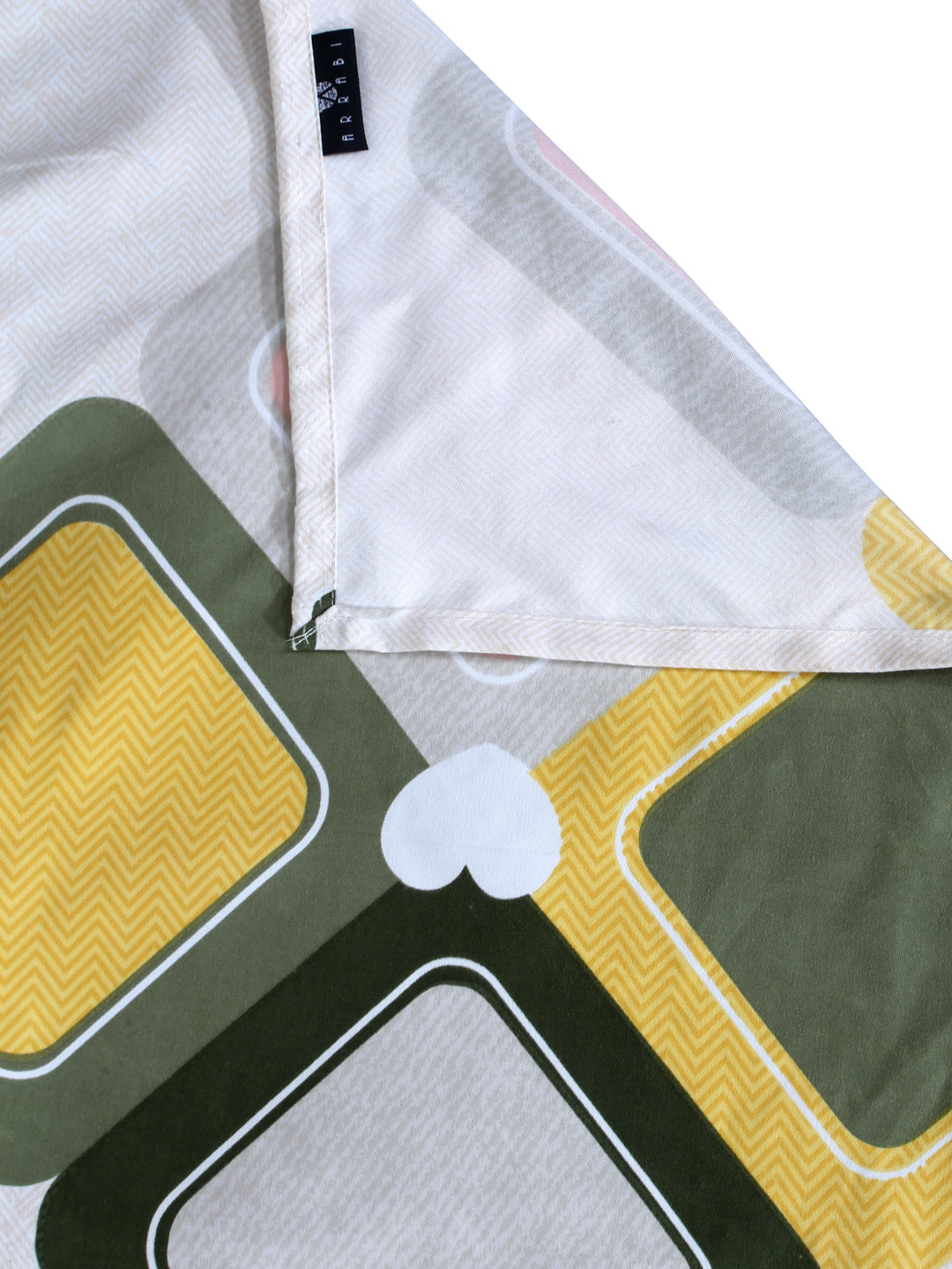 Arrabi Peach Geometric TC Cotton Blend Super King Size Bedsheet with 2 Pillow Covers (270 X 260 cm)