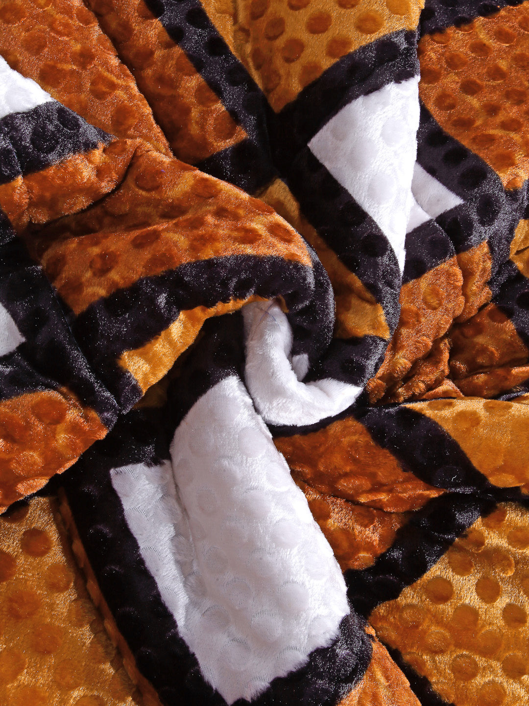 Arrabi Brown Geometric Polyester King Size 950 GSM Double Quilt (220 X 210 cm)