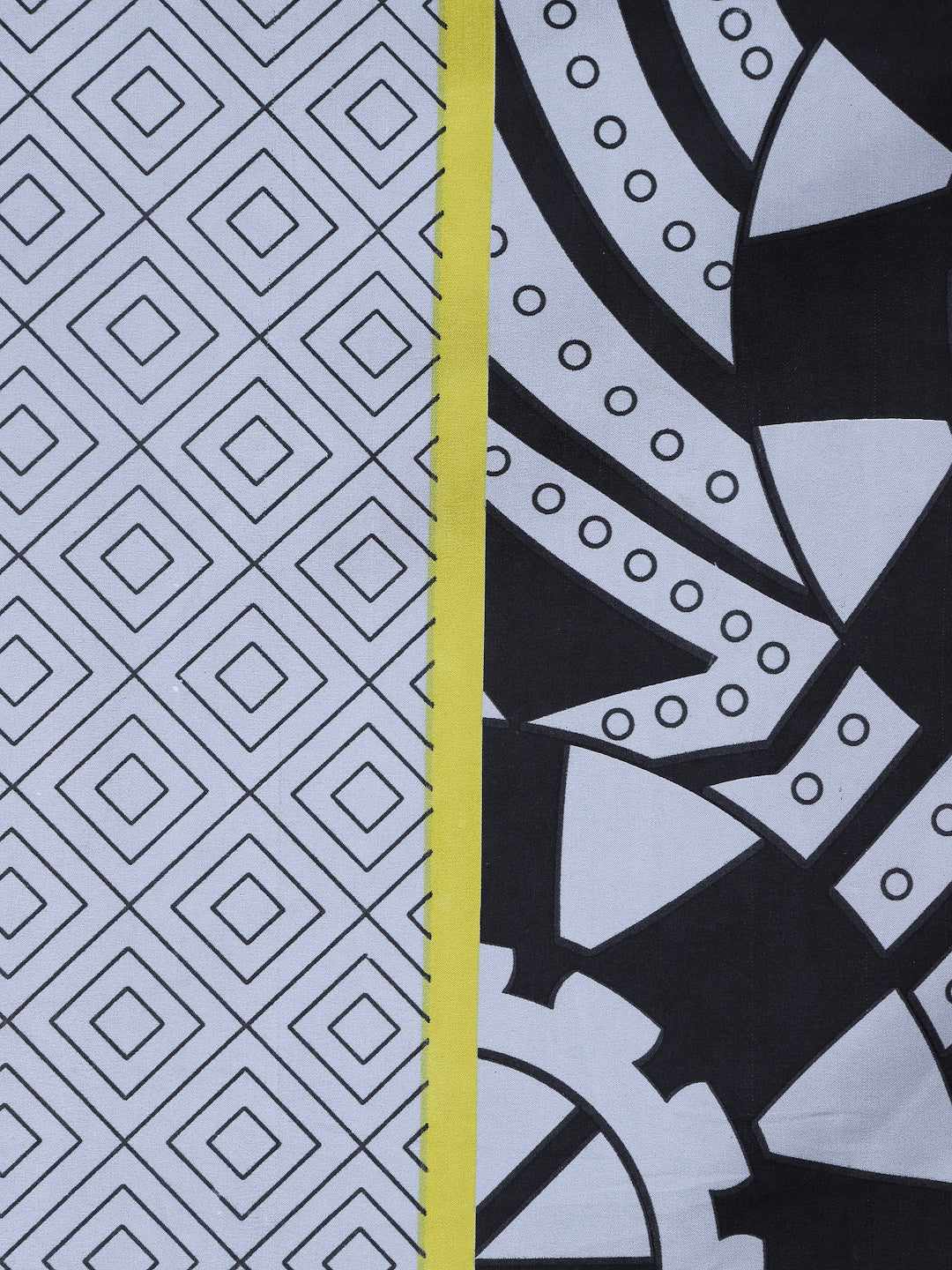 Arrabi Multi Geometric TC Cotton Blend Double King Size Bedsheet with 2 Pillow Covers