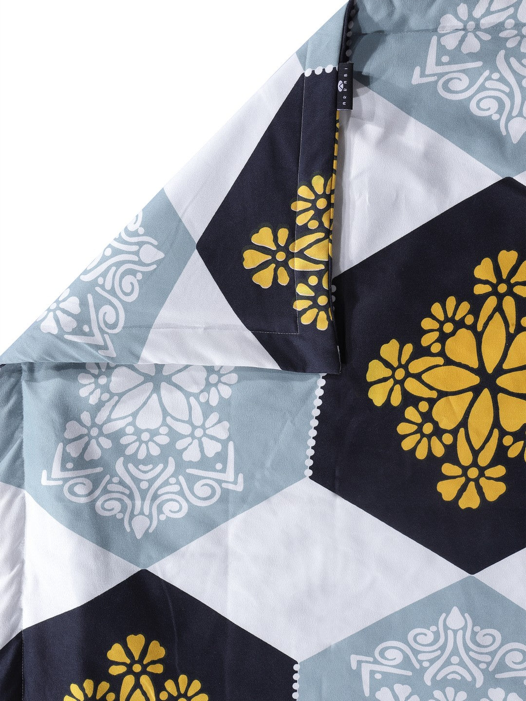 Arrabi Multi Geometric TC Cotton Blend 350 GSM Double Size Comforter (240 x 215 cm)