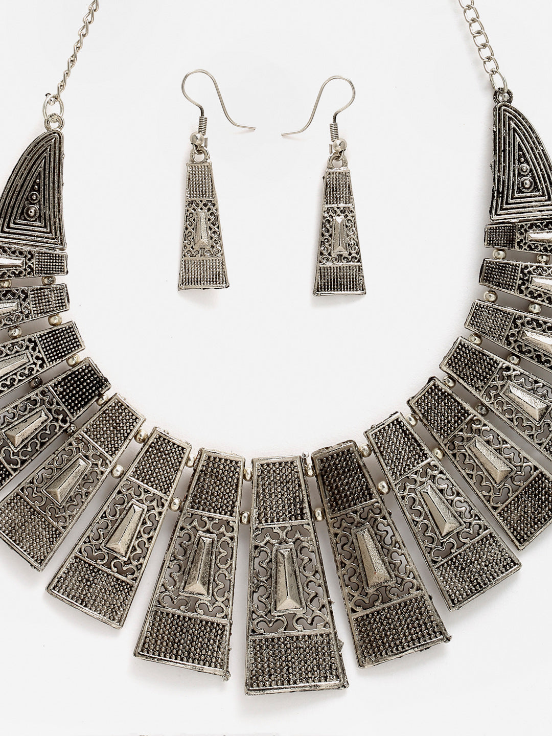 Arrabi Metallic Oxidised Jewellery Set with 2 Earrings (40 cm)