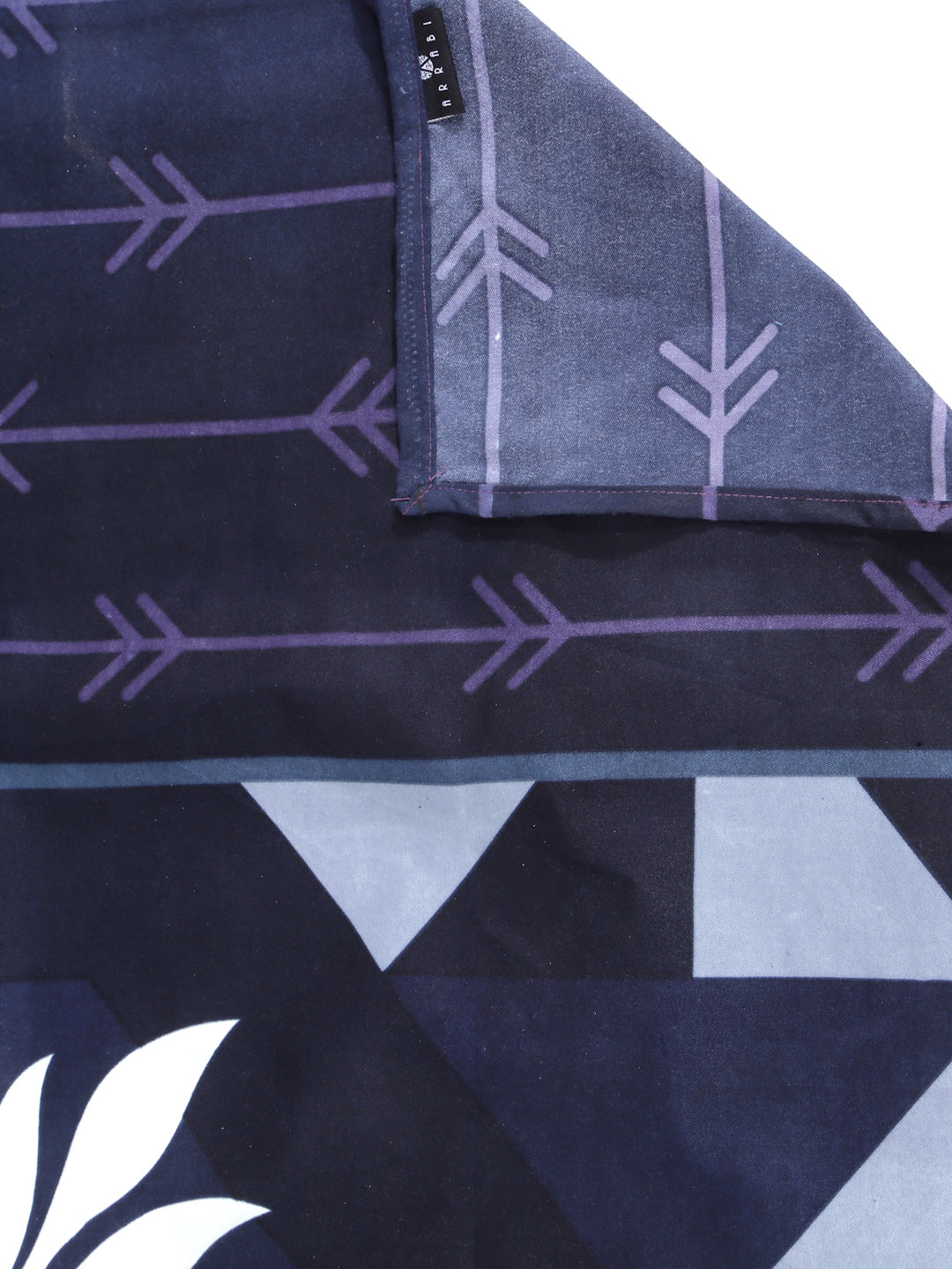 Arrabi Blue Geometric TC Cotton Blend King Size Bedsheet with 2 Pillow Covers (250 X 215 cm)