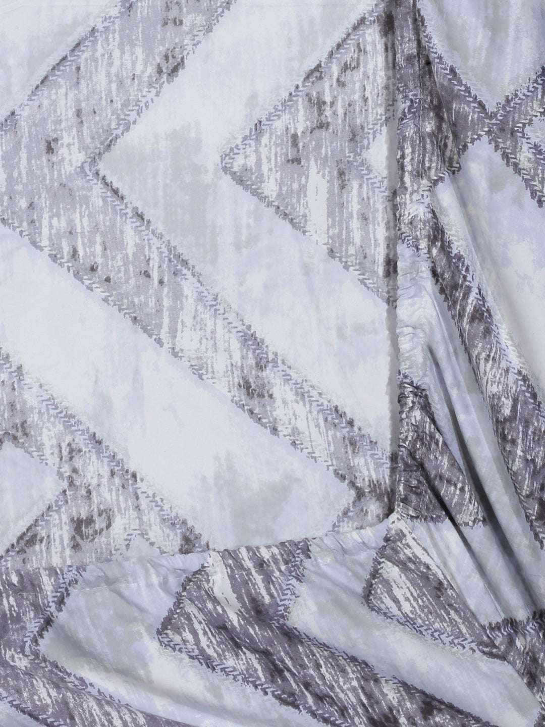 Arrabi Grey Geometric TC Cotton Blend Super King Size Fitted Bedsheet with 2 Pillow Covers(270 X 260 Cm )