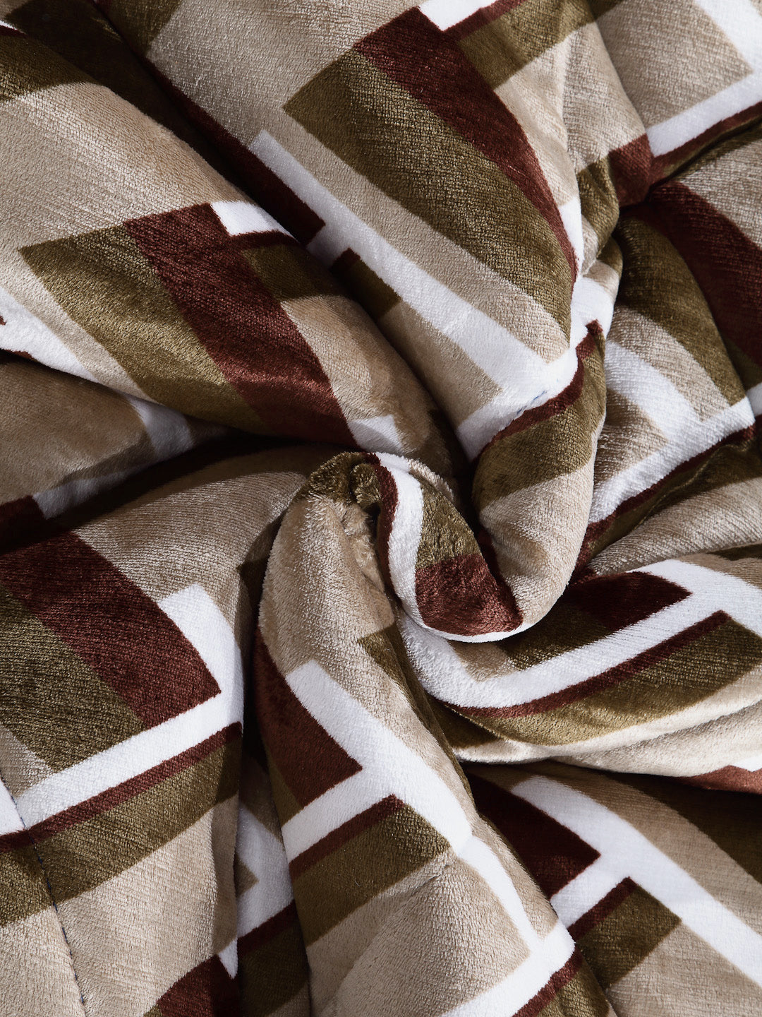 Arrabi Brown Geometric Polyester King Size 950 GSM Double Quilt (220 X 210 cm)