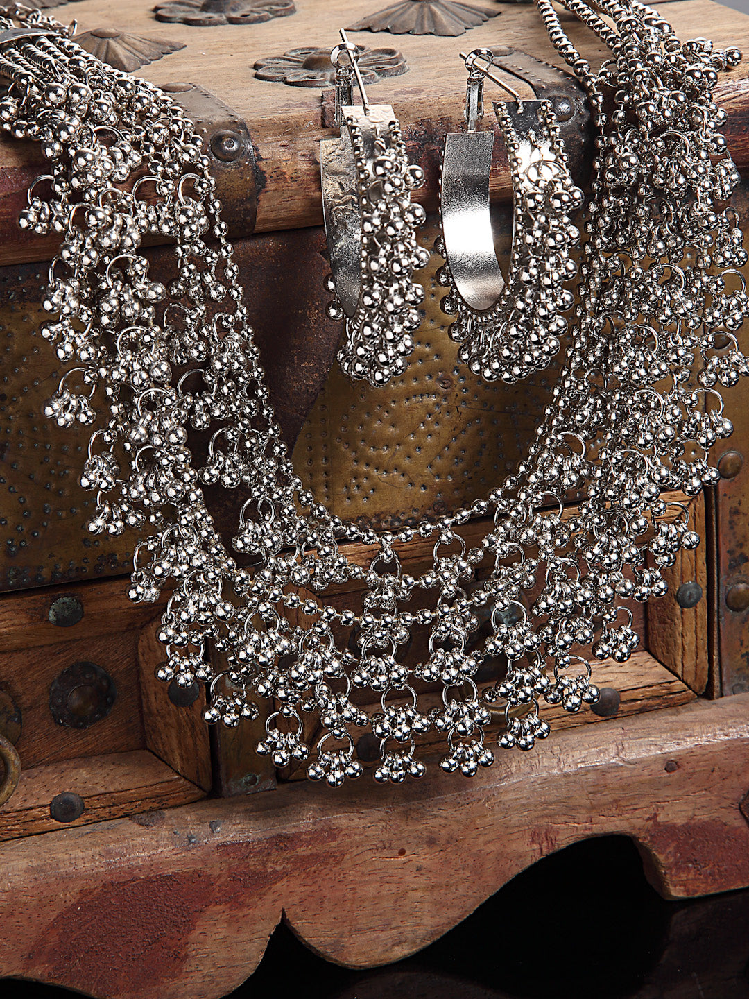 Arrabi Metallic Oxidised Jewellery Set with 2 Earrings (30 cm)