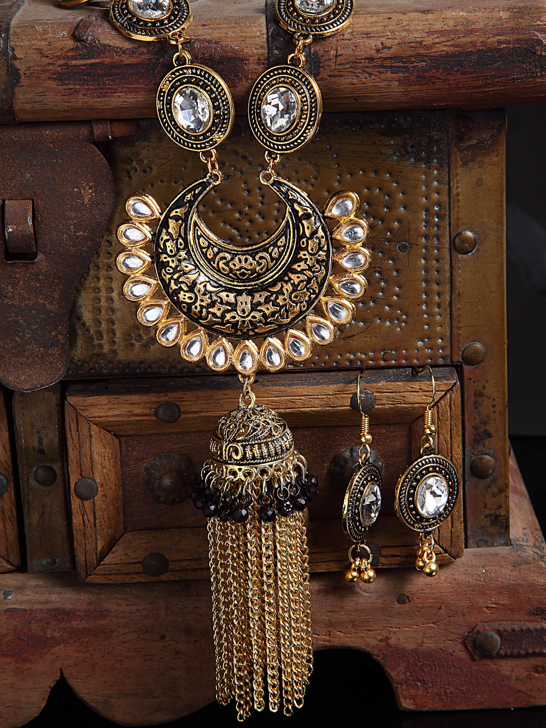 Arrabi Gold Meenakari Jewellery Set with 2 Earrings (30 cm)