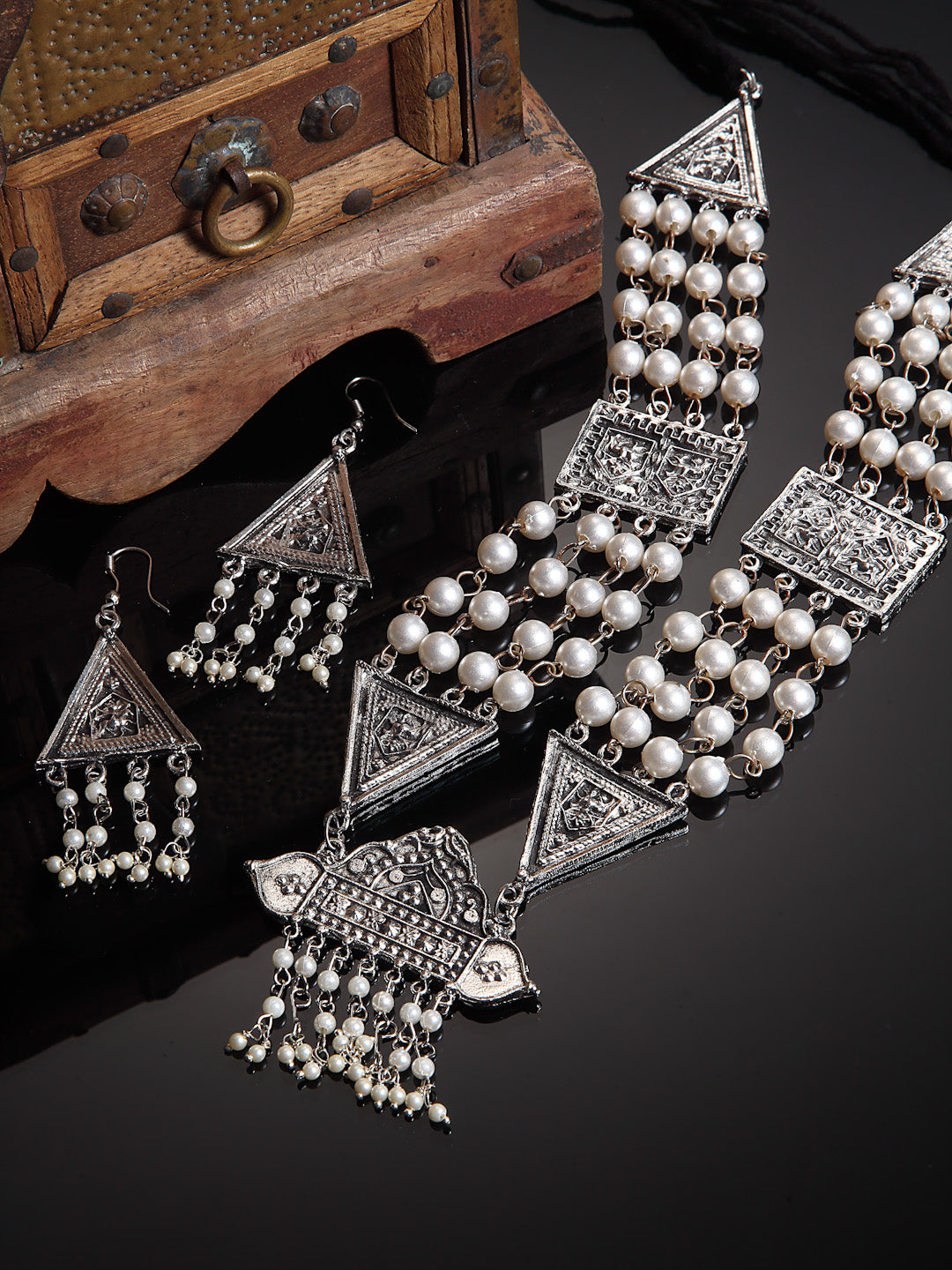 Arrabi Metallic Oxidised Jewellery Set with 2 Earrings (30 cm)