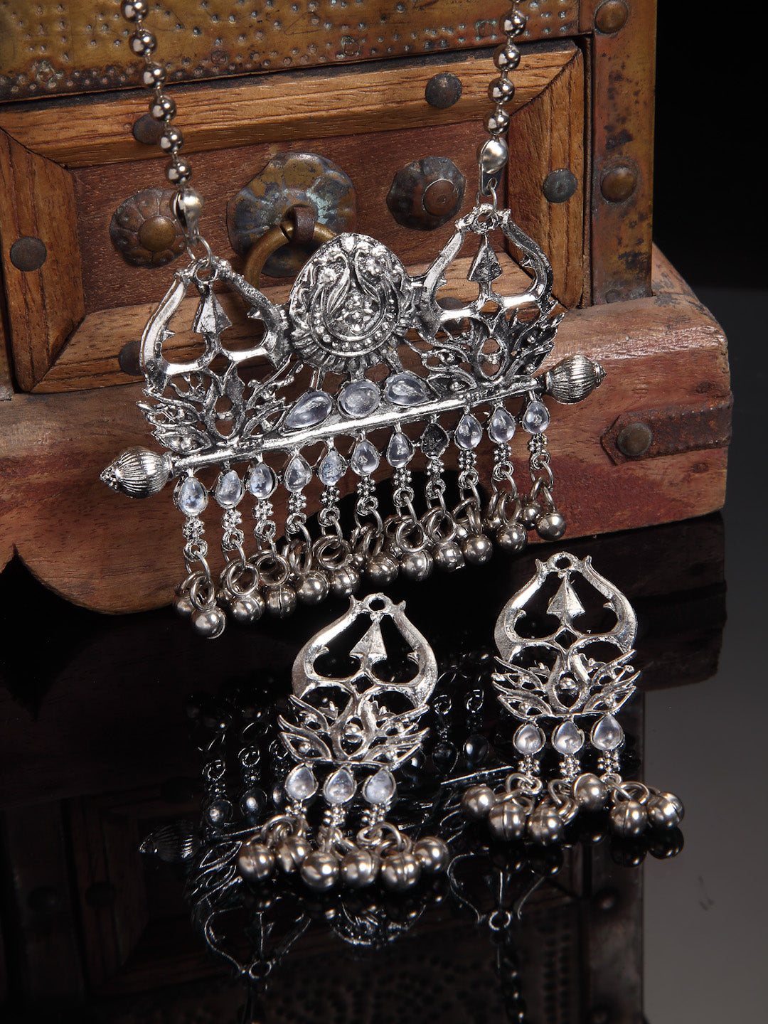 Arrabi Metallic Oxidised Jewellery Set with 2 Earrings (30 cm)