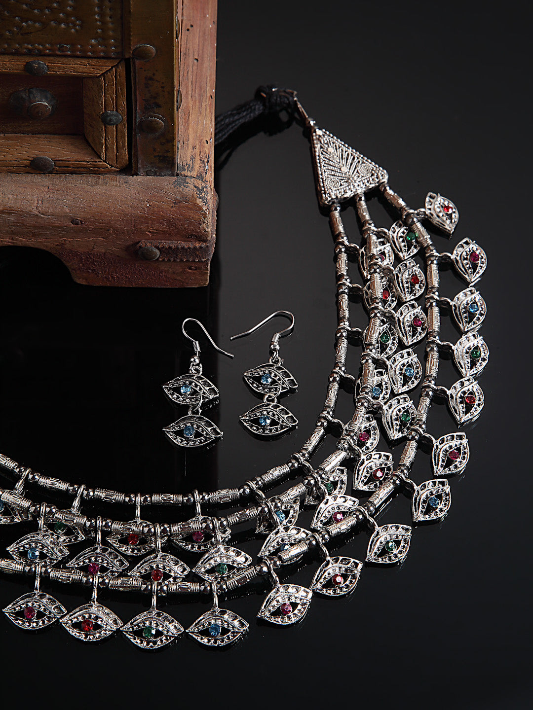 Arrabi Metallic Oxidised Jewellery Set with 2 Earrings (30 cm)