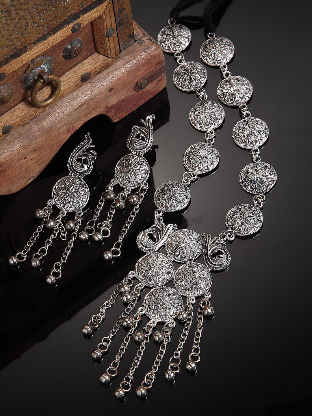 Arrabi Metallic Oxidised Jewellery Set with 2 Earrings (30 cm)