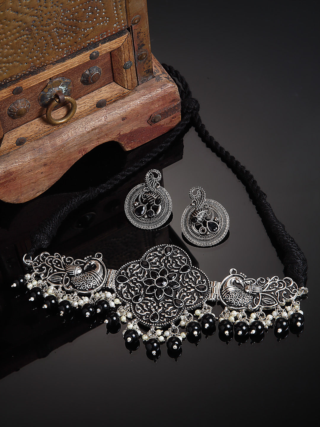 Arrabi Metallic Oxidised Jewellery Set with 2 Earrings (40 cm)