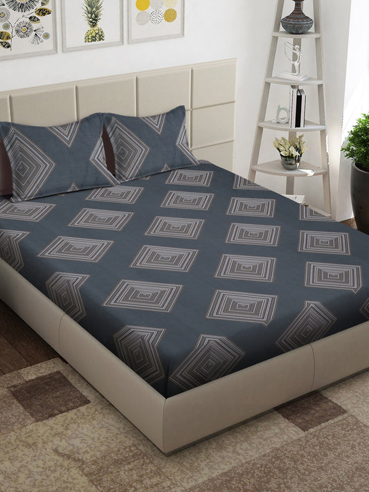 Arrabi Grey Geometric TC Cotton Blend King Size Bedsheet with 2 Pillow Covers (250 x 215 cm)