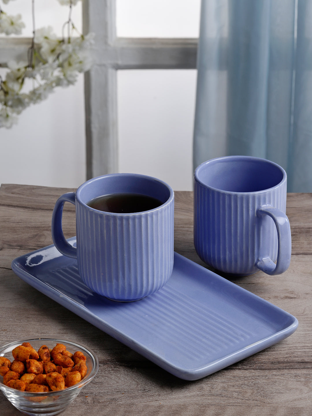 Stripped Set of 2 Ceramic Mugs With Tray