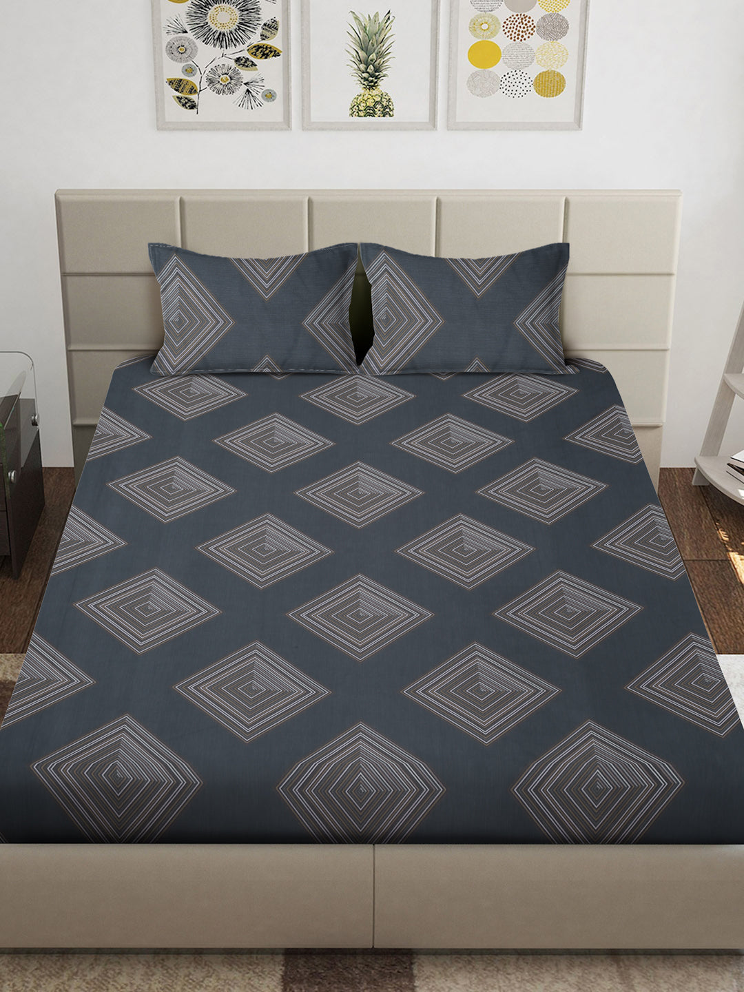Arrabi Grey Geometric TC Cotton Blend King Size Bedsheet with 2 Pillow Covers (250 x 215 cm)