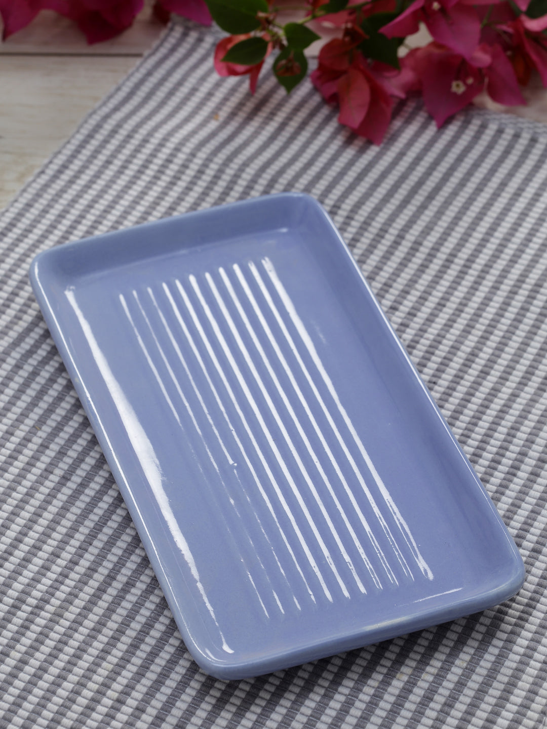 Stripped Set of 2 Ceramic Mugs With Tray