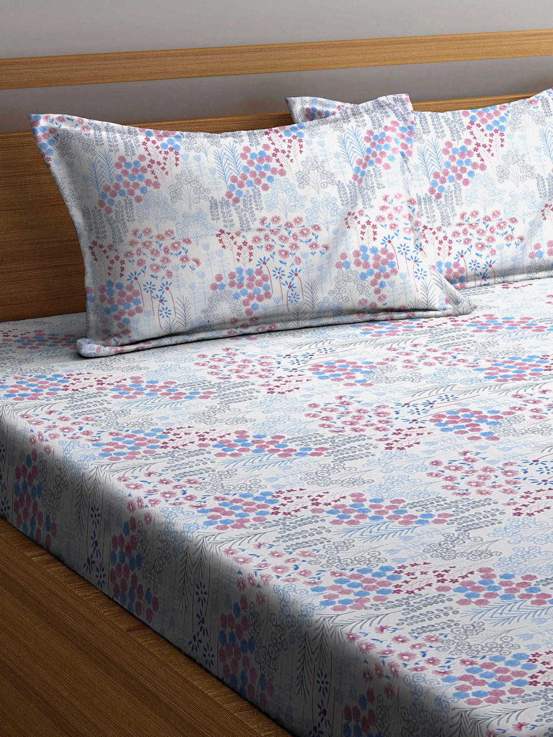 Arrabi White Floral TC Cotton Blend Super King Size Fitted Bedsheet with 2 Pillow Covers (270 x 260 cm)