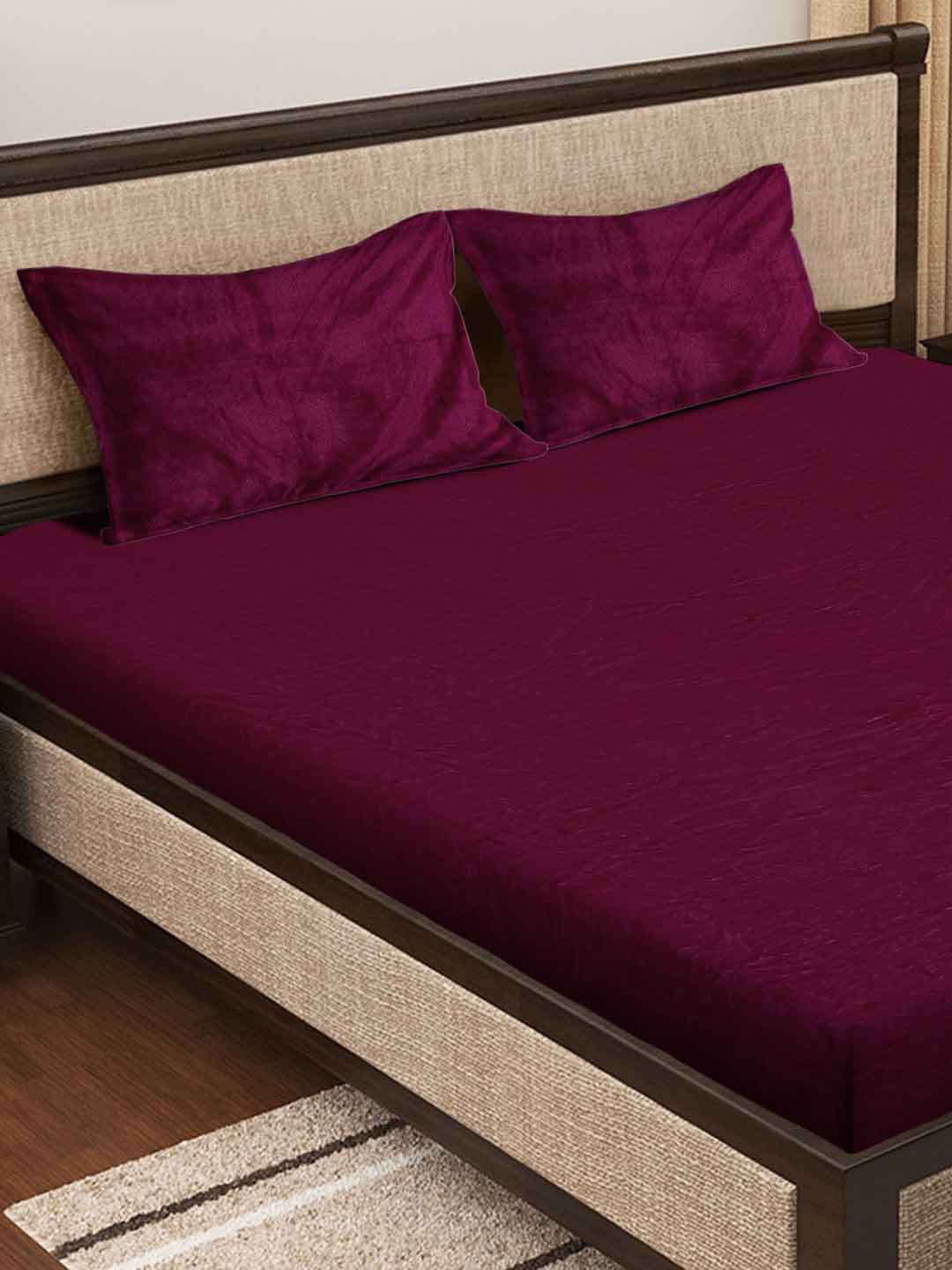 Arrabi Maroon Solid King Size Warm Woolen Fitted Bedsheet with 2 Pillow Covers