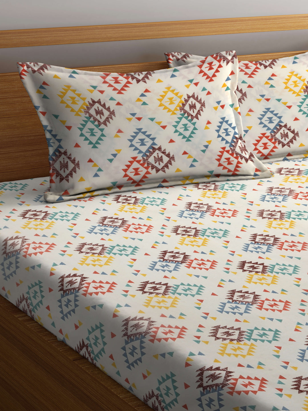 Arrabi Cream Graphic TC Cotton Blend King Size Bedsheet with 2 Pillow Covers (250 X 215 cm)