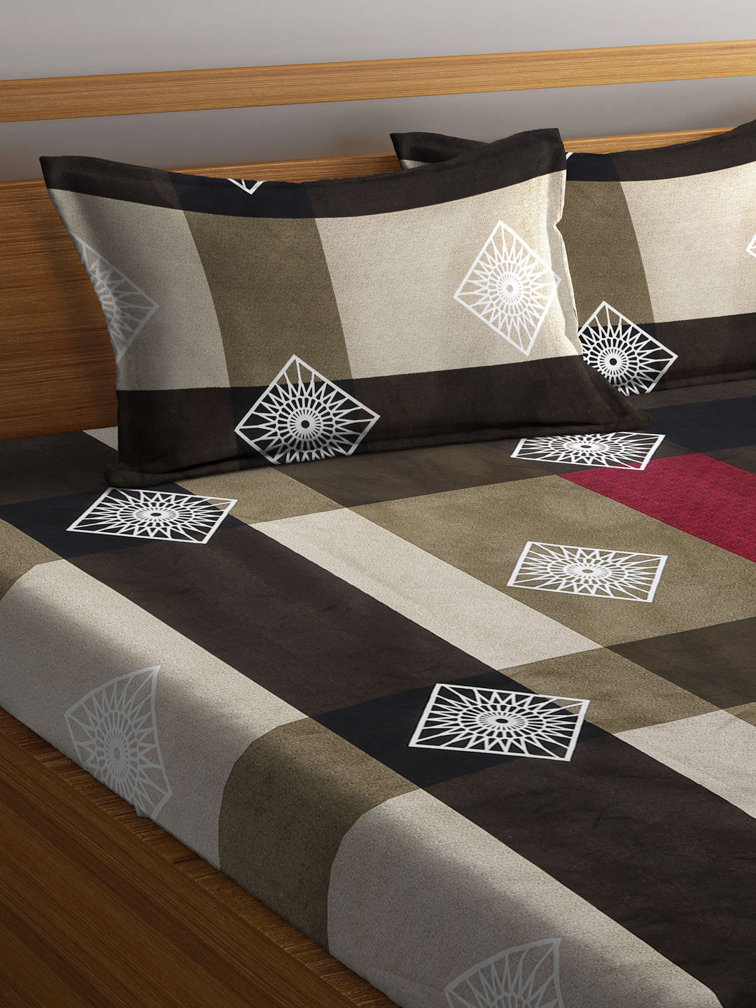 Arrabi Green Geometric TC Cotton Blend King Size Bookfold Bedsheet with 2 Pillow Covers (250 X 215 cm)