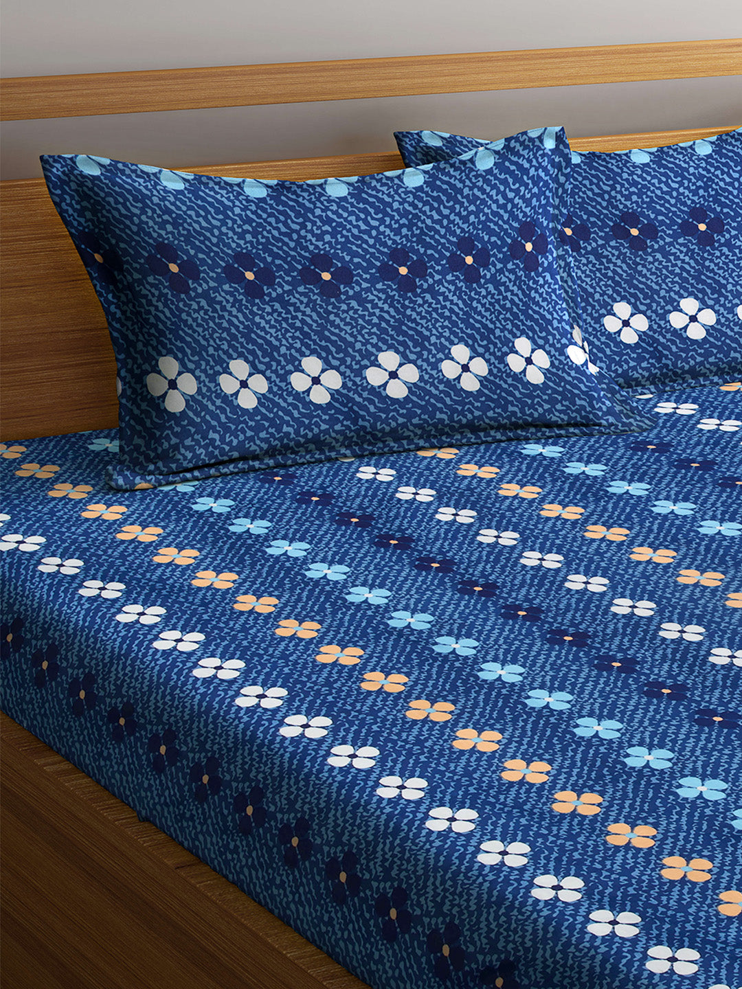 Arrabi Blue Floral TC Cotton Blend King Size Bookfold Bedsheet with 2 Pillow Covers (250 X 220 cm)