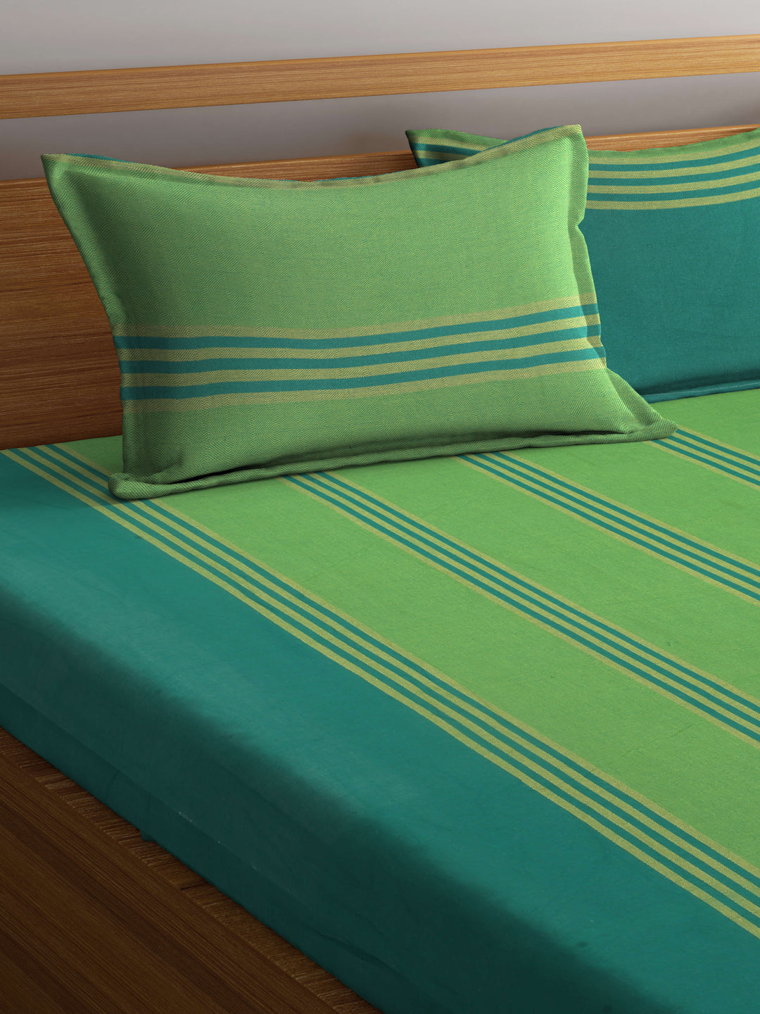 Arrabi Green Stripes Handwoven Cotton king Size Bedsheet with 2 Pillow Covers (260 X 230 cm)