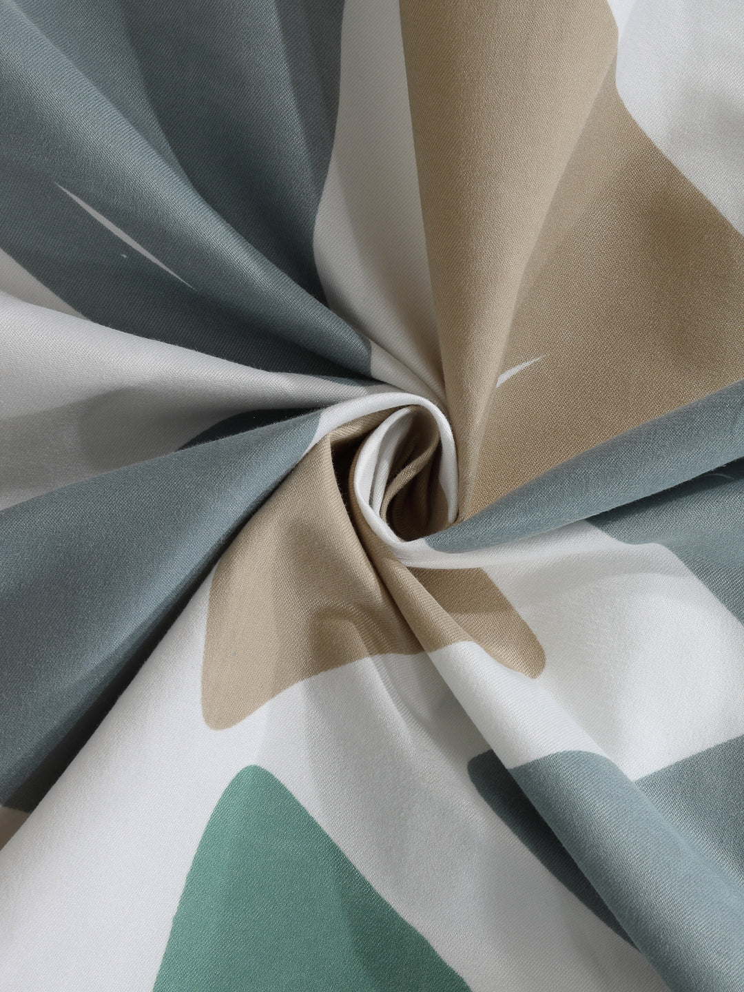 Arrabi Multi Geometric TC Cotton Blend Super King Size Fitted Bedsheet with 2 Pillow Covers (270 X 260 Cm)