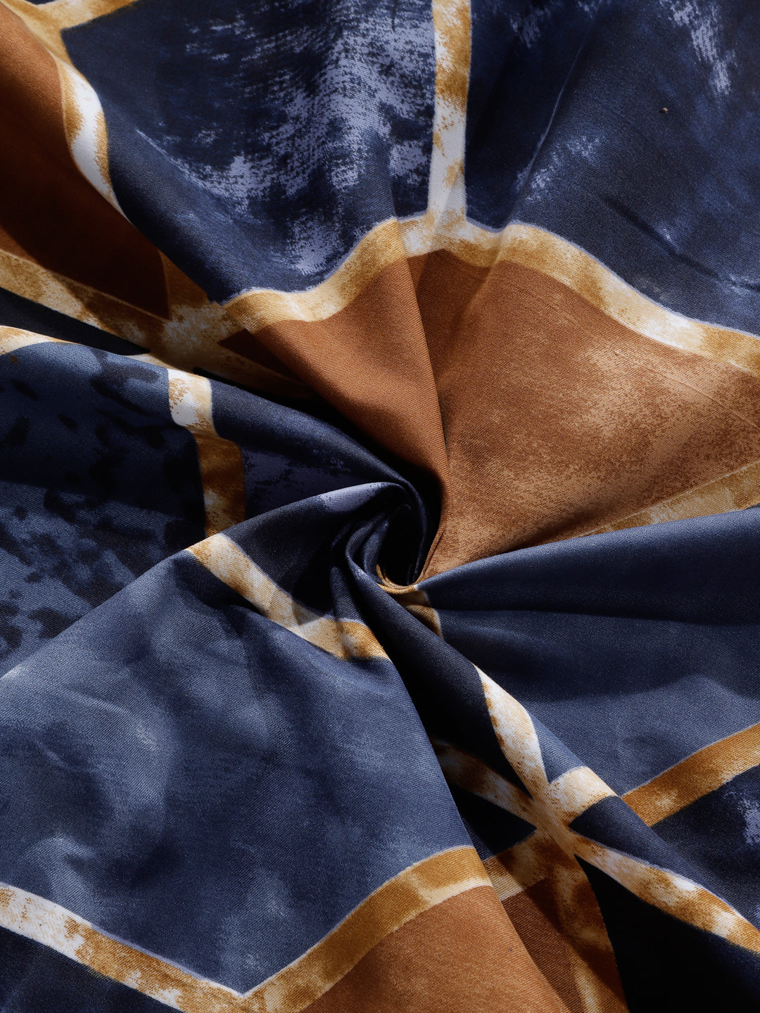 Arrabi Brown Geometric TC Cotton Blend King Size Bedsheet with 2 Pillow Covers (250 x 220 cm)