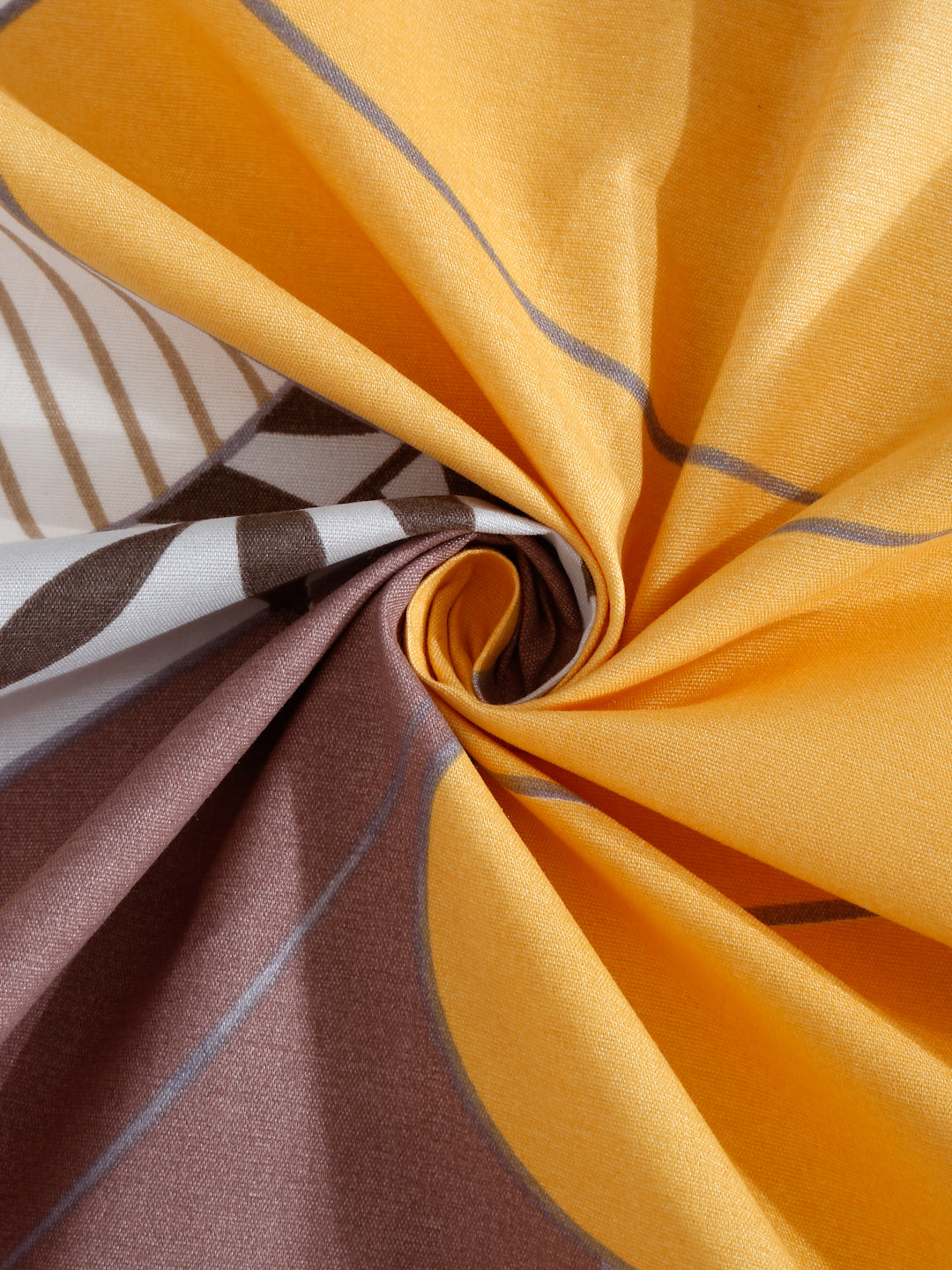 Arrabi Multi Geometric TC Cotton Blend King Size Bedsheet with 2 Pillow Covers (250 x 215 cm)