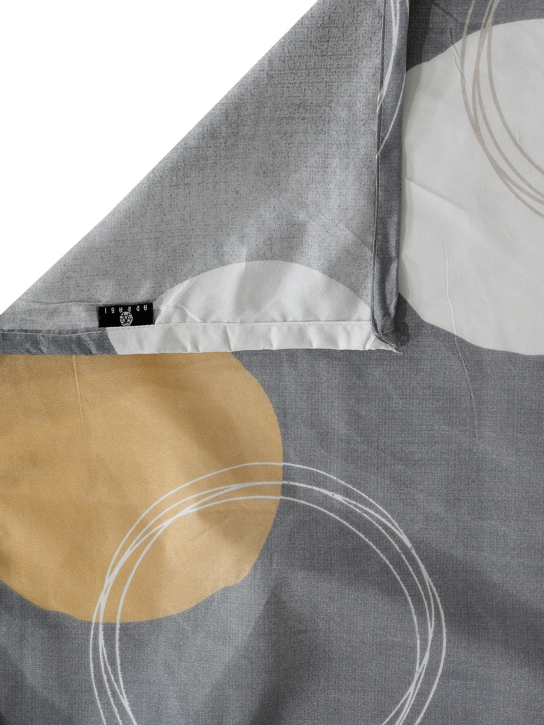 Arrabi Grey Geometric TC Cotton Blend King Size Bedsheet with 2 Pillow Covers (250 x 215 cm)