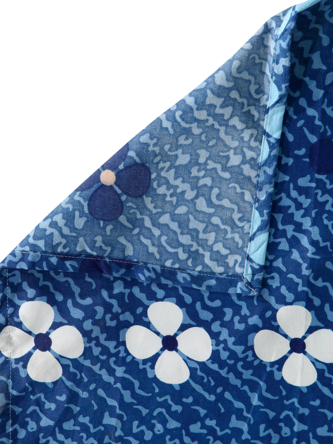 Arrabi Blue Floral TC Cotton Blend King Size Bookfold Bedsheet with 2 Pillow Covers (250 X 220 cm)