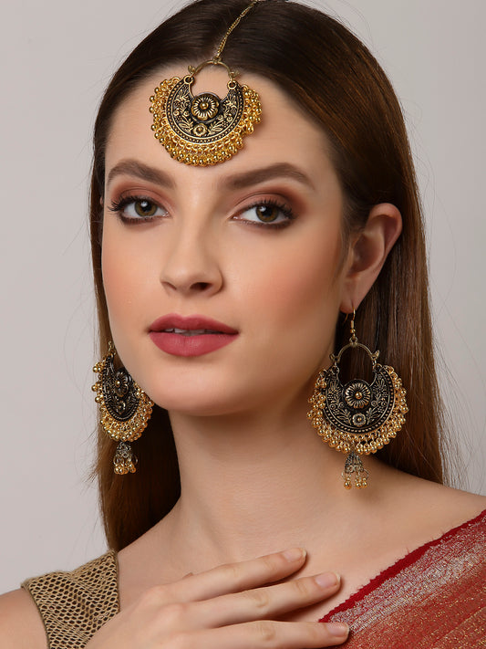 Arrabi Black Oxidised Kundan Studded Maang Tika & Earrings Set (17 cm)