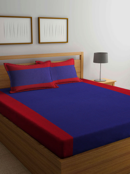 Arrabi Red Geometric Handwoven Cotton King Size Bedsheet with 2 Pillow Covers (260 X 230 cm)