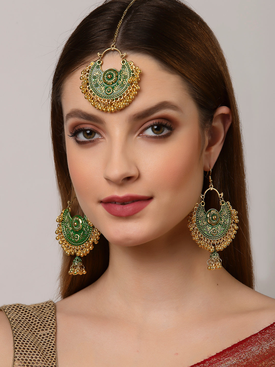 Arrabi Green Oxidised Kundan Studded Maang Tika & Earrings Set (17 cm)