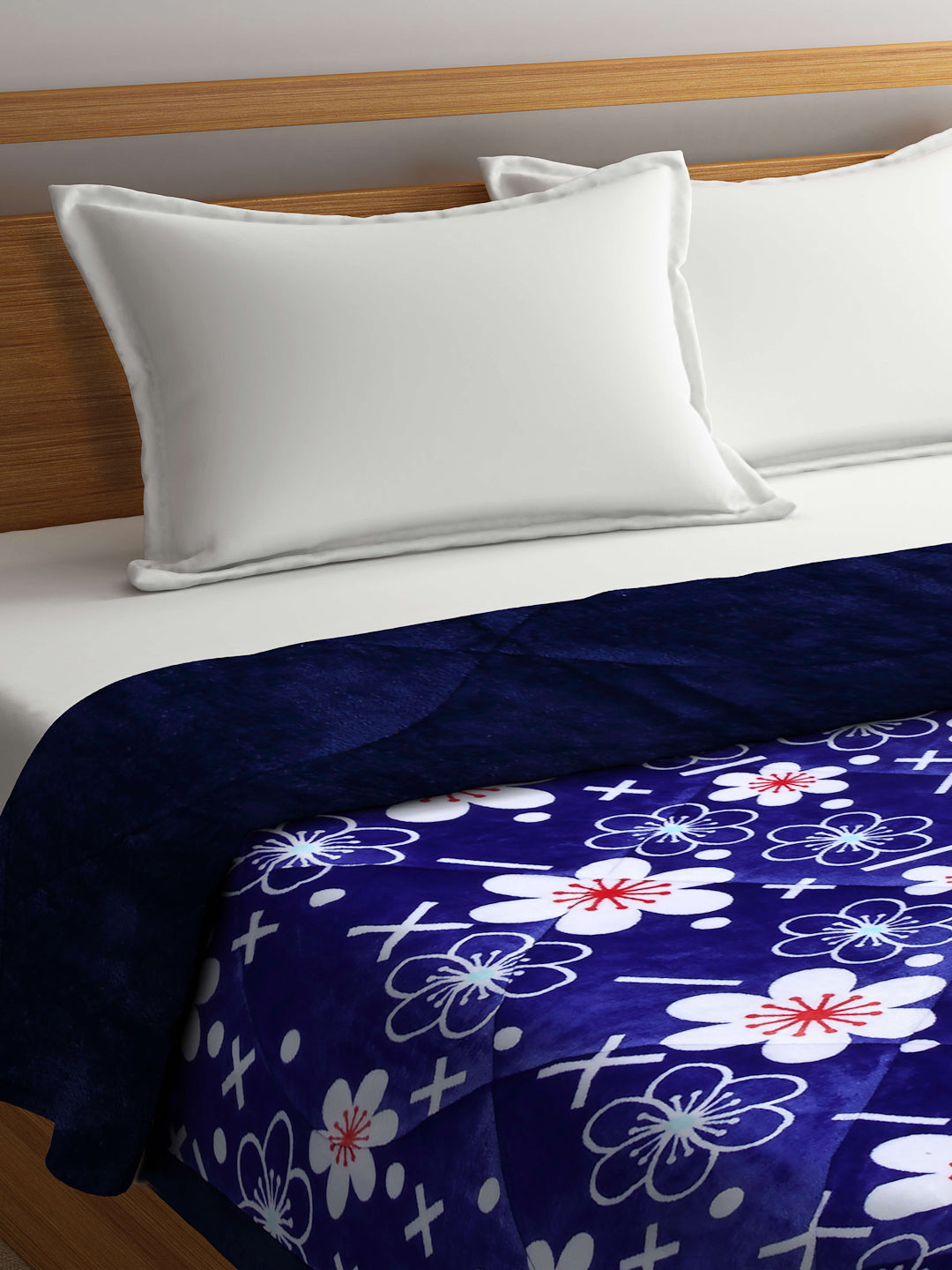 Arrabi Blue Floral Polyester King Size 950 GSM Double Quilt (220 X 210 cm)