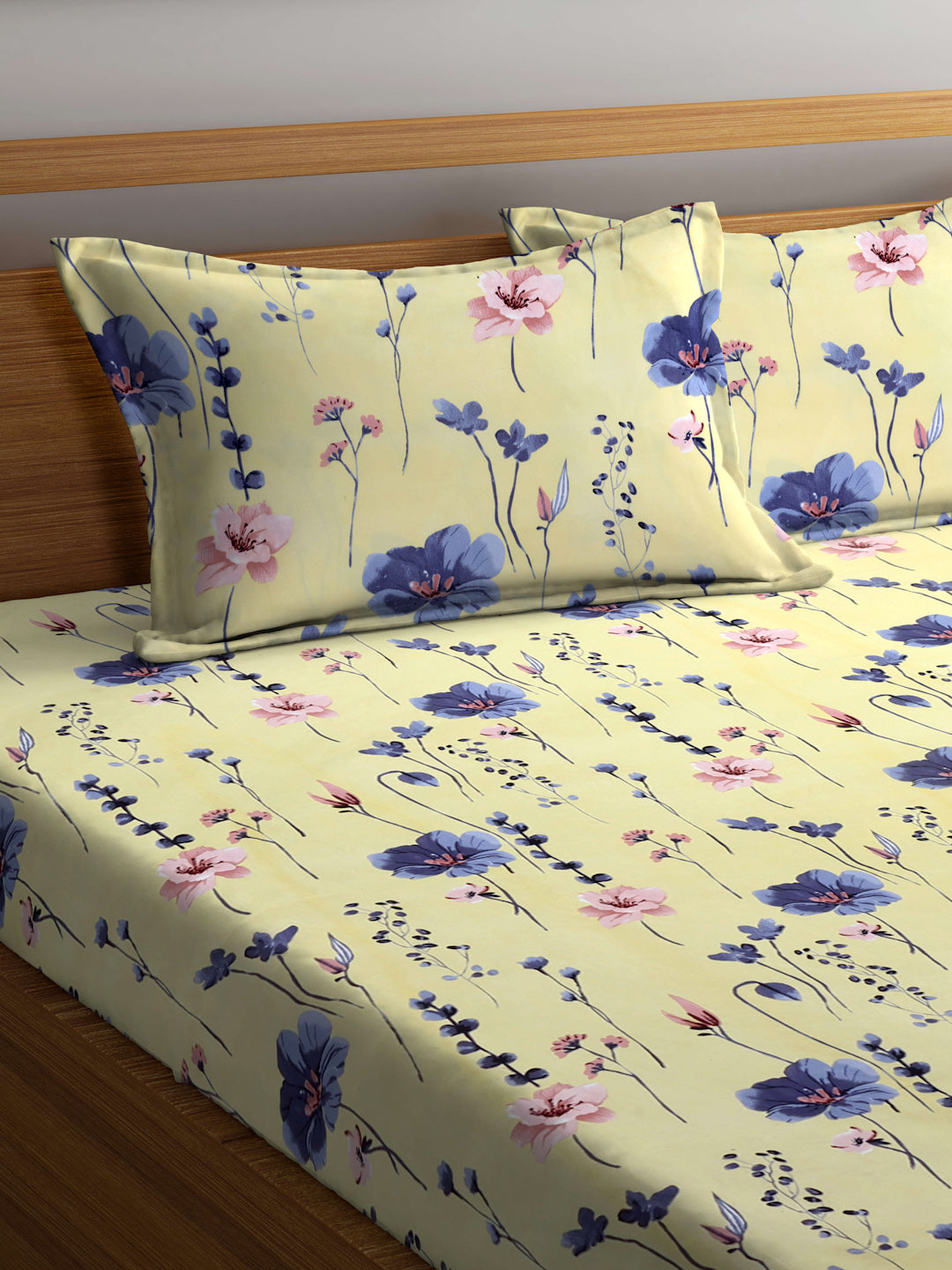 Arrabi Yellow Floral TC Cotton Blend Super King Size Fitted Bedsheet with 2 Pillow Covers(270 X 260 Cm )