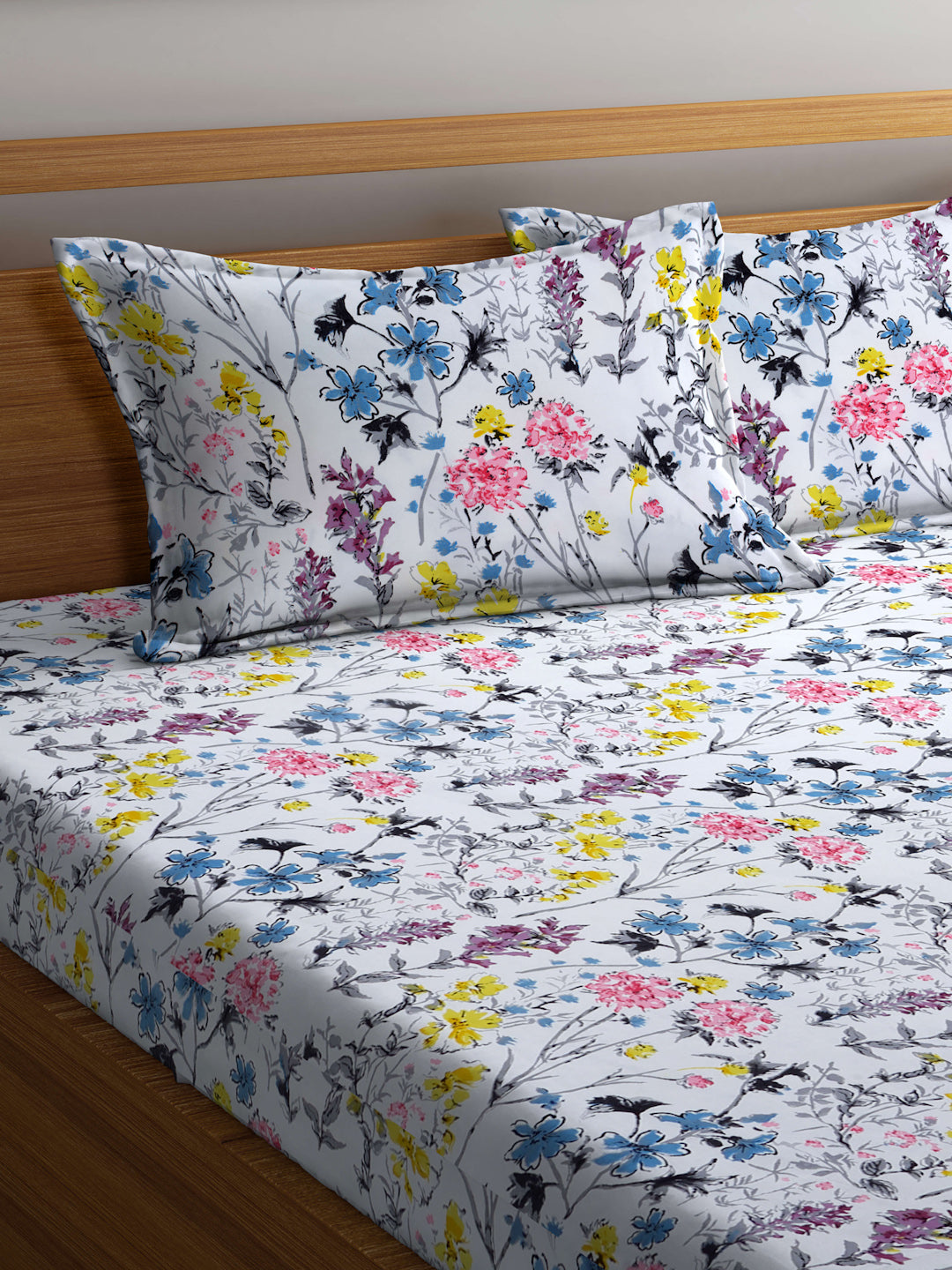 Arrabi White Floral TC Cotton Blend King Size Fitted Bedsheet with 2 Pillow Covers(250 X 215 Cm )