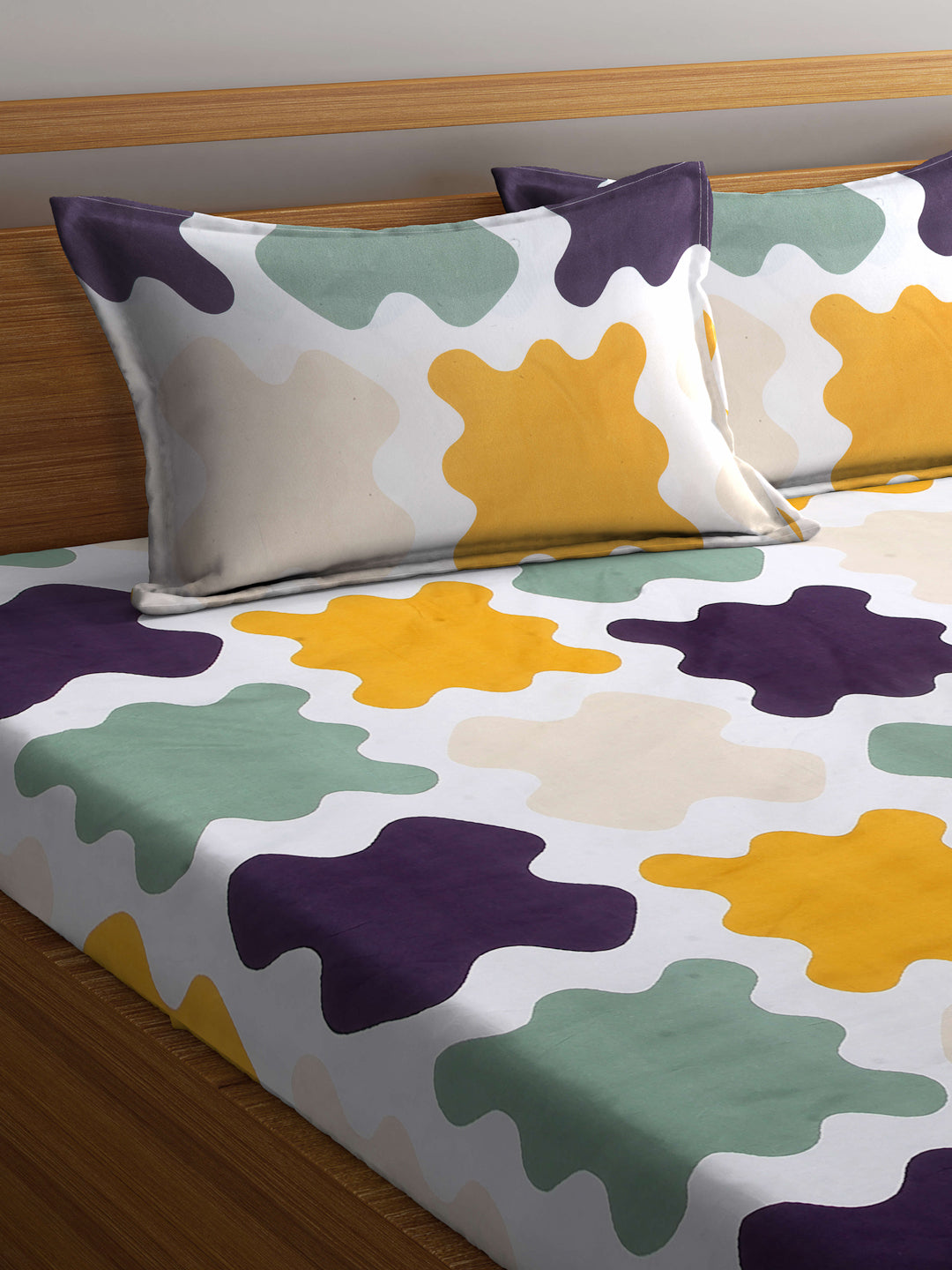 Arrabi Multi Abstract TC Cotton Blend King Size Fitted Bedsheet with 2 Pillow Covers (250 X 215 Cm )